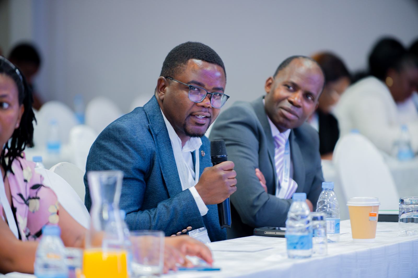 A clinician speaking from the floor during a session at the Annual Congress